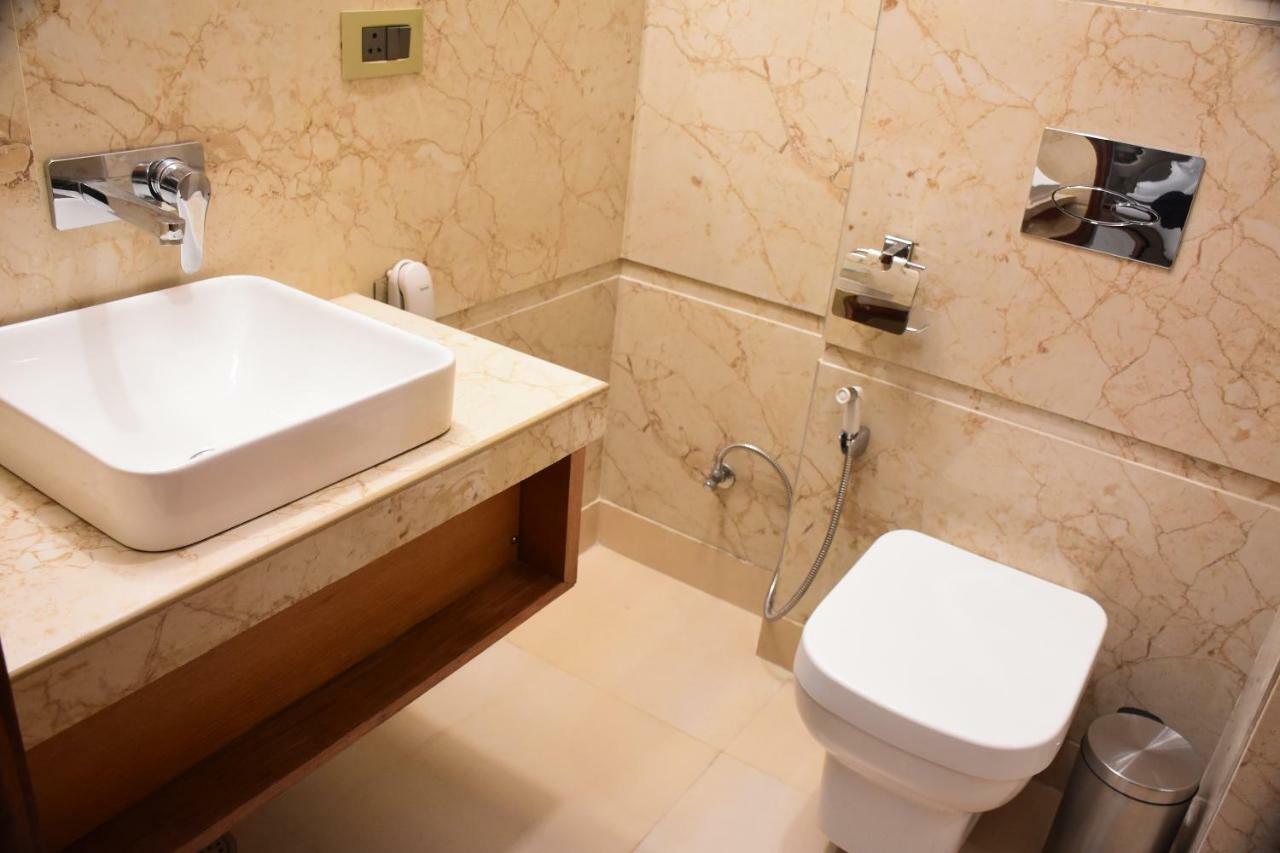 Hotel Orchid Blu Aligarh Kültér fotó