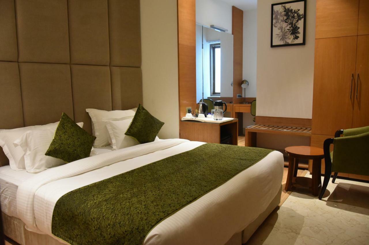 Hotel Orchid Blu Aligarh Kültér fotó