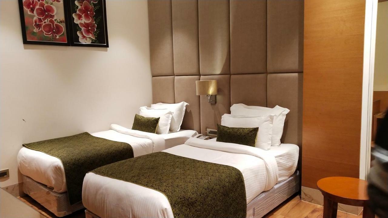 Hotel Orchid Blu Aligarh Kültér fotó