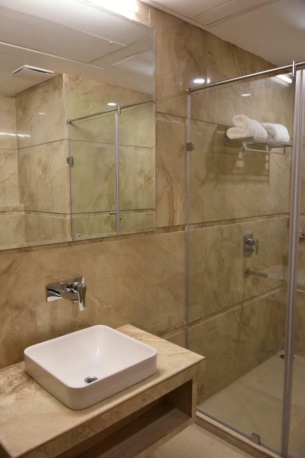 Hotel Orchid Blu Aligarh Kültér fotó