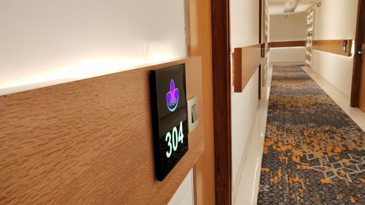 Hotel Orchid Blu Aligarh Kültér fotó