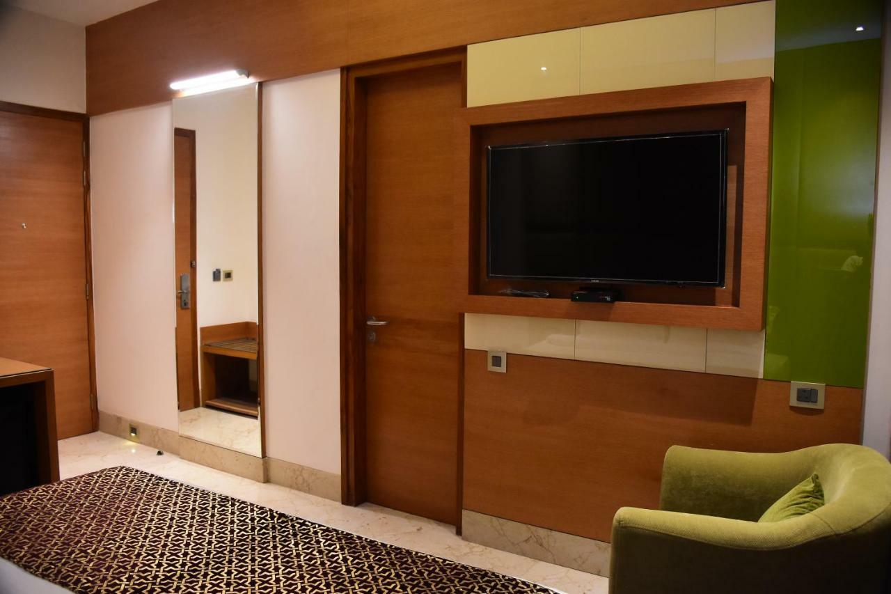 Hotel Orchid Blu Aligarh Kültér fotó