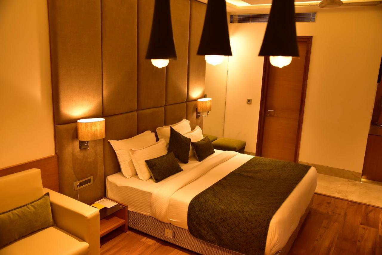 Hotel Orchid Blu Aligarh Kültér fotó