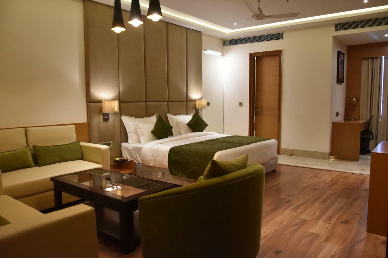 Hotel Orchid Blu Aligarh Kültér fotó