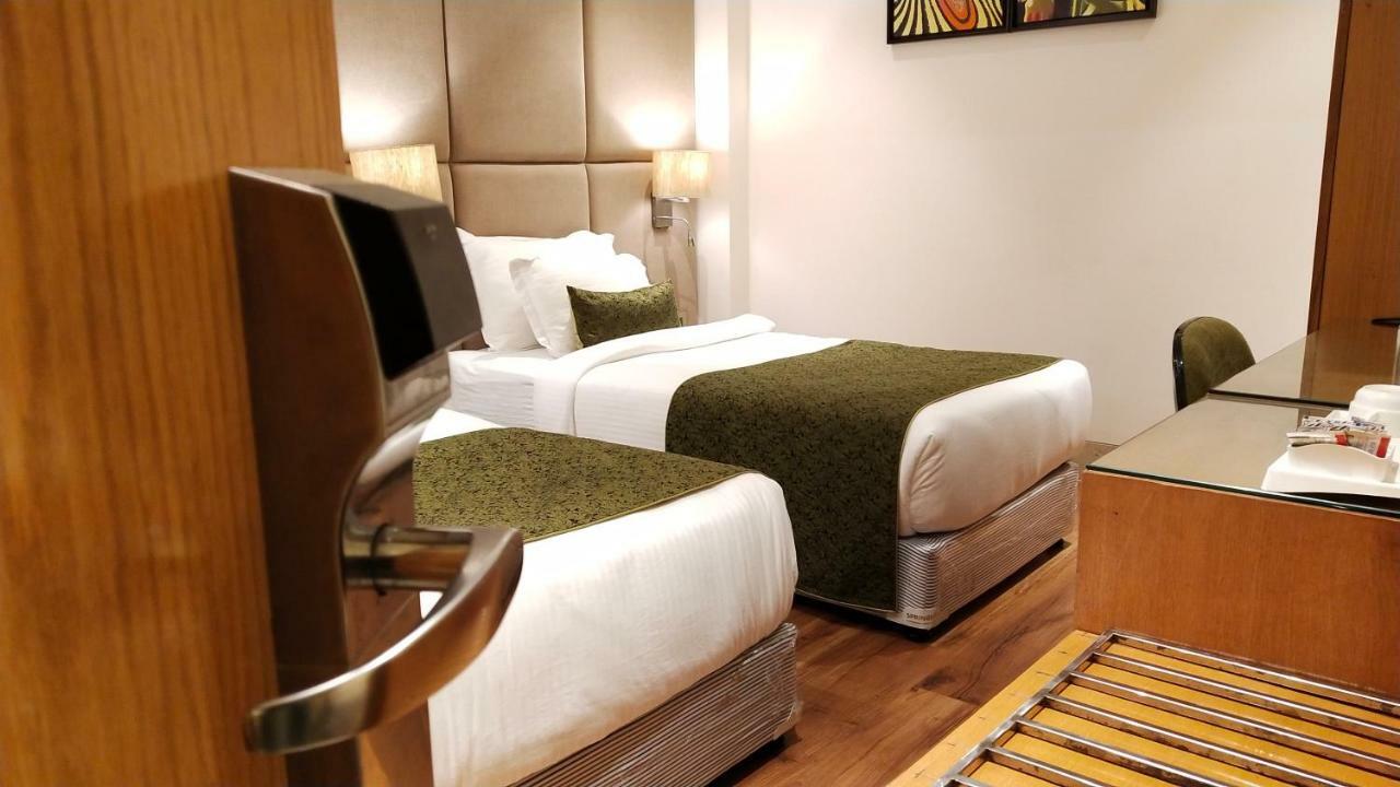 Hotel Orchid Blu Aligarh Kültér fotó