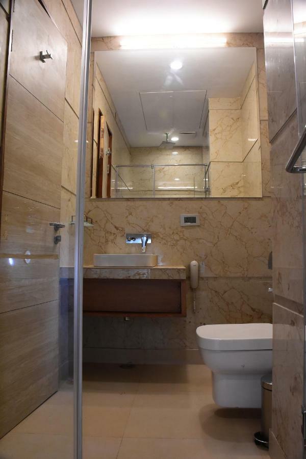 Hotel Orchid Blu Aligarh Kültér fotó