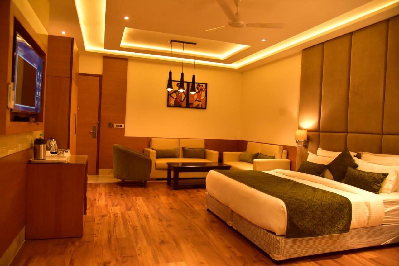 Hotel Orchid Blu Aligarh Kültér fotó