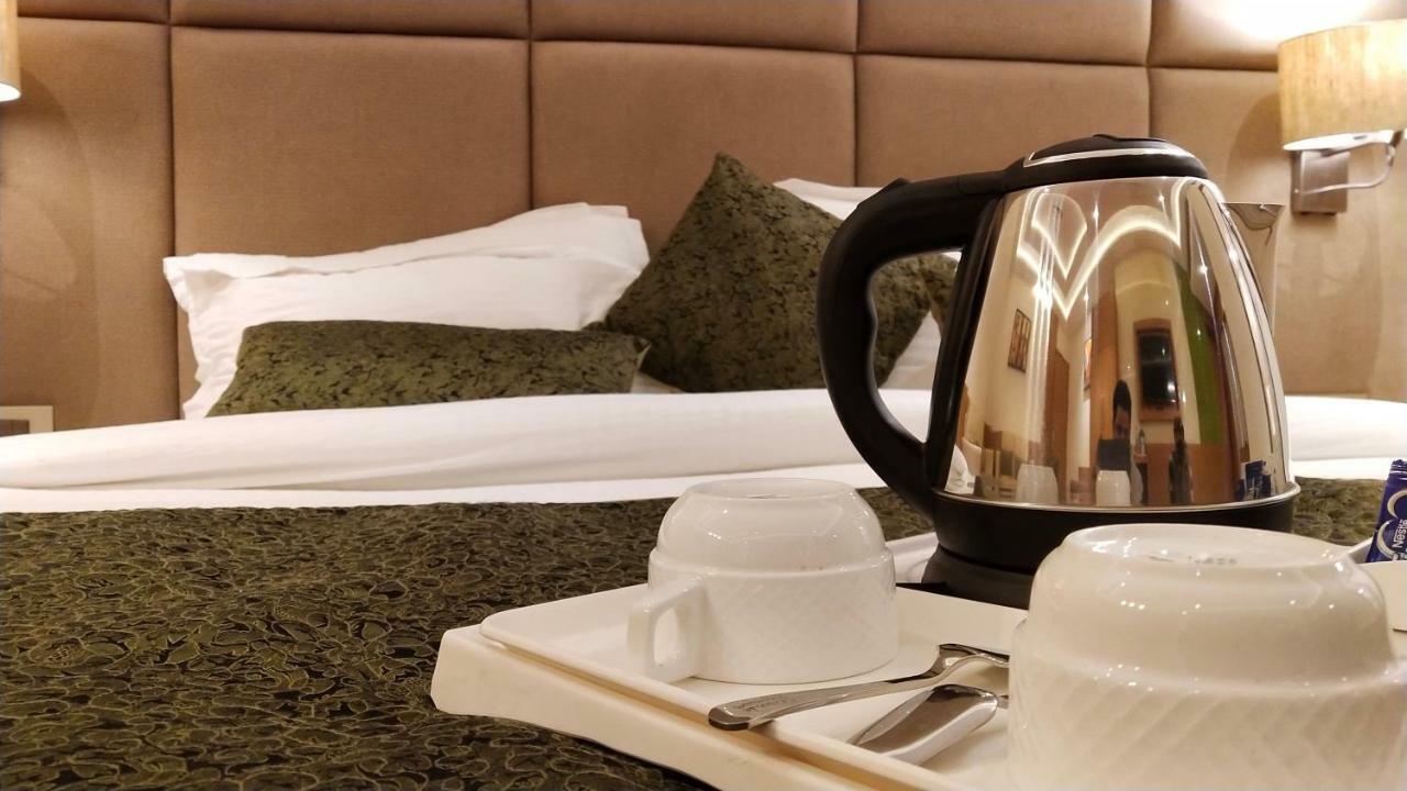 Hotel Orchid Blu Aligarh Kültér fotó