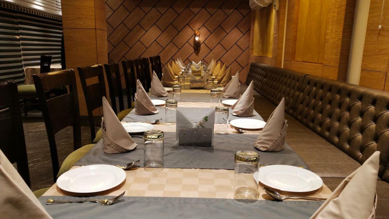 Hotel Orchid Blu Aligarh Kültér fotó