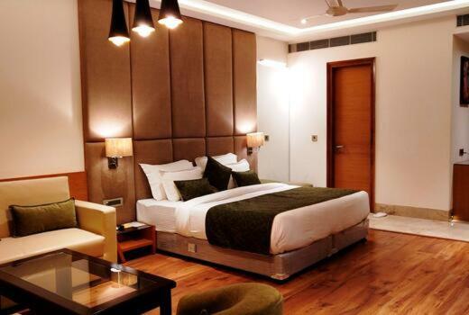 Hotel Orchid Blu Aligarh Kültér fotó