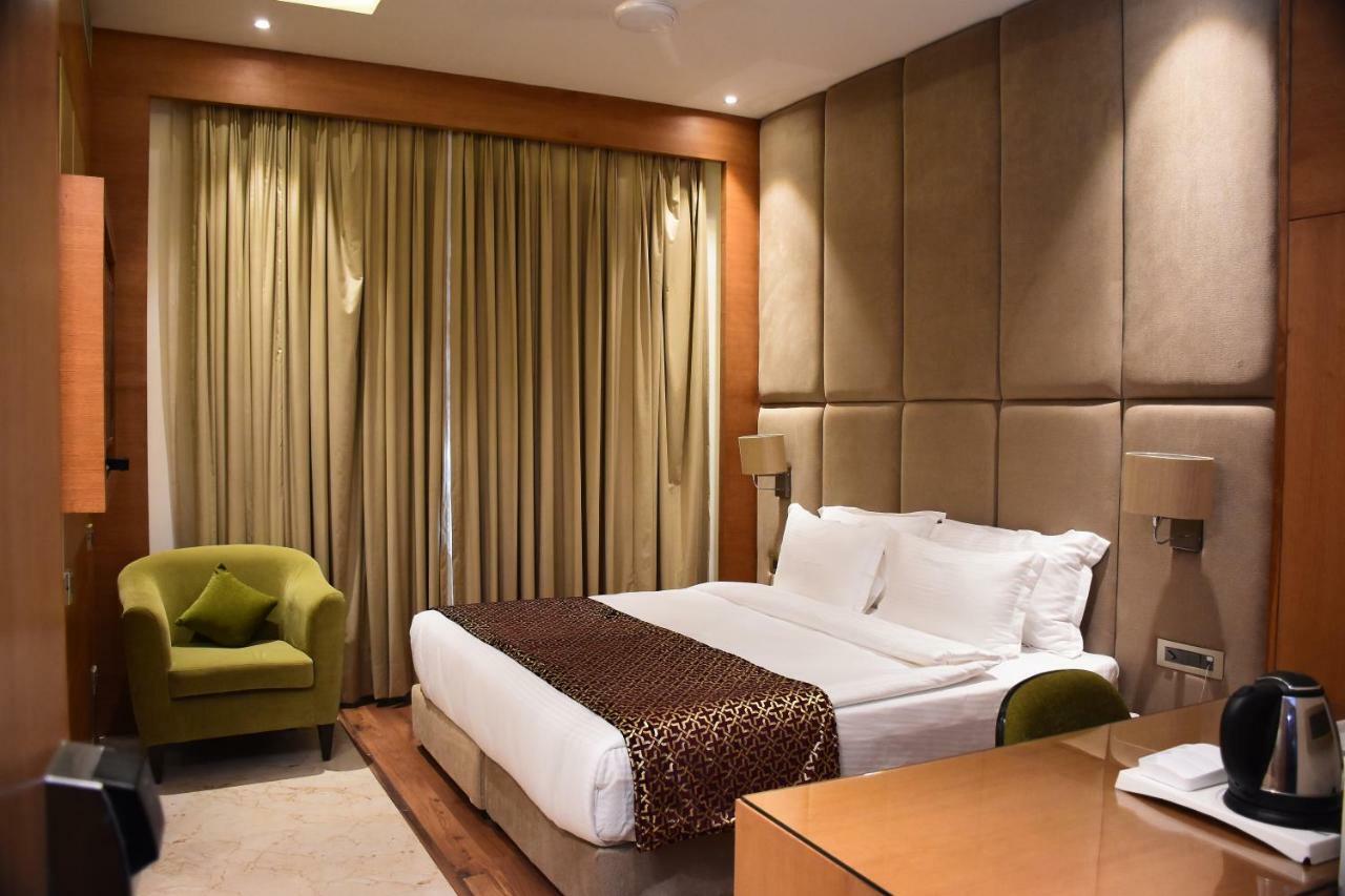 Hotel Orchid Blu Aligarh Kültér fotó